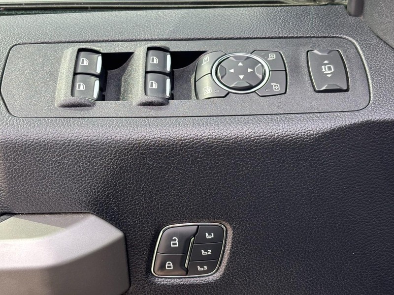 Ford Super Duty F-250 SRW Vehicle Image 17