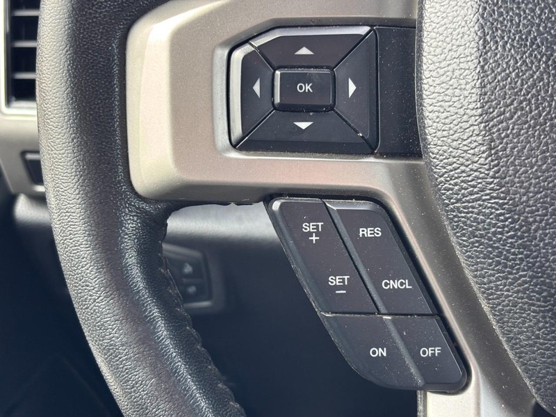 Ford Super Duty F-250 SRW Vehicle Image 18