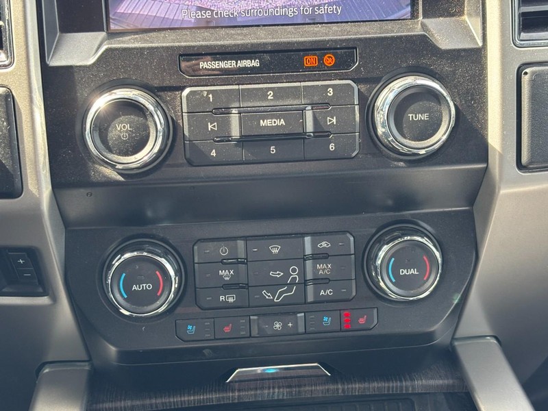 Ford Super Duty F-250 SRW Vehicle Image 24