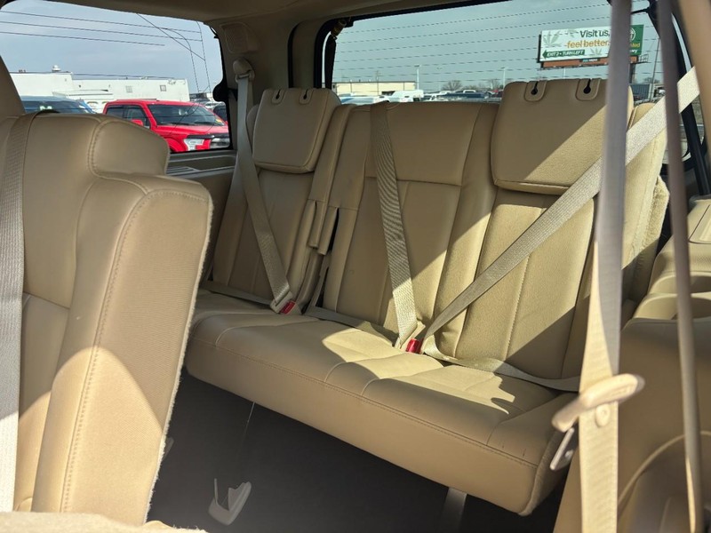 Ford Expedition Vehicle Full-screen Gallery Image 12