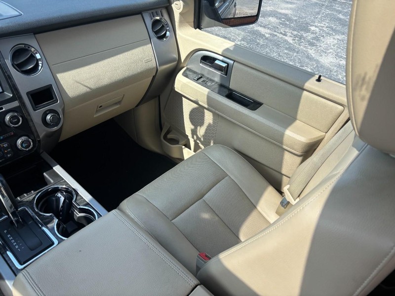 Ford Expedition Vehicle Full-screen Gallery Image 16