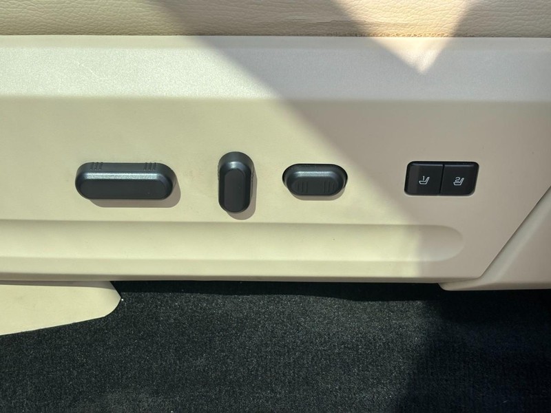 Ford Expedition Vehicle Full-screen Gallery Image 17