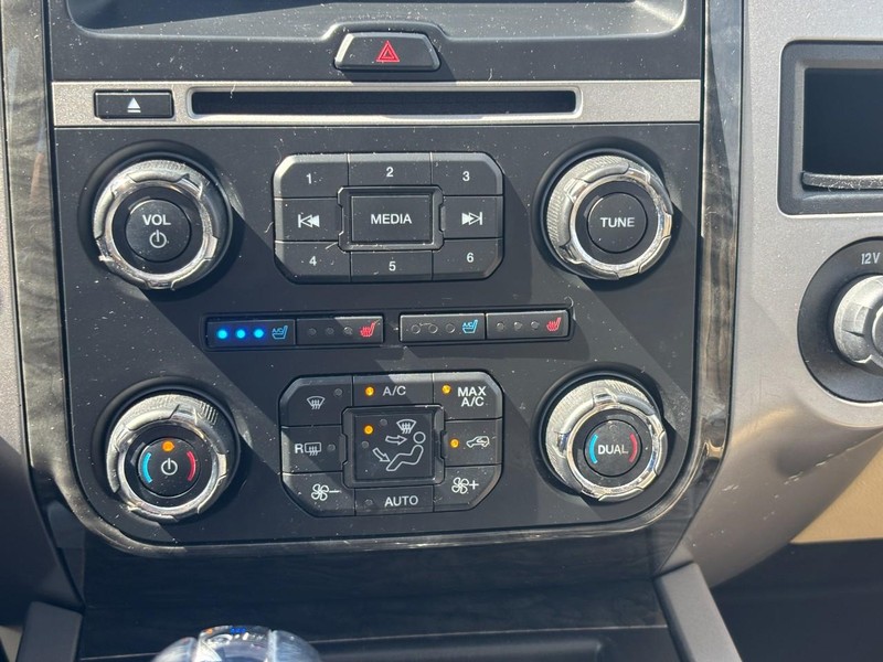 Ford Expedition Vehicle Full-screen Gallery Image 25