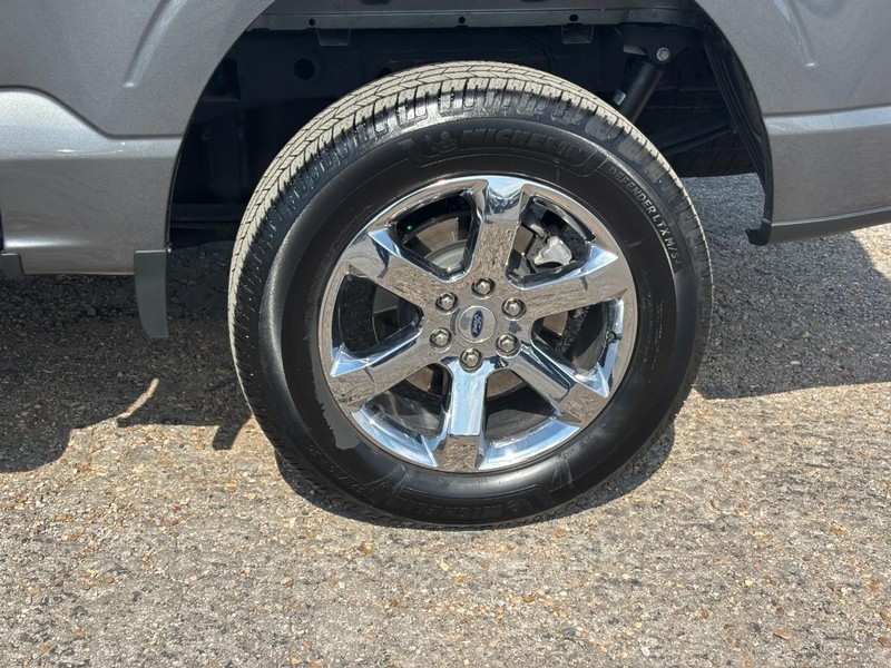 Ford F-150 Vehicle Full-screen Gallery Image 11