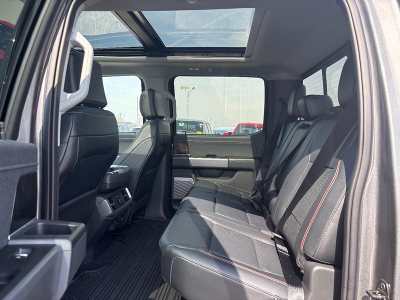 Ford F-150 Vehicle Full-screen Gallery Image 12