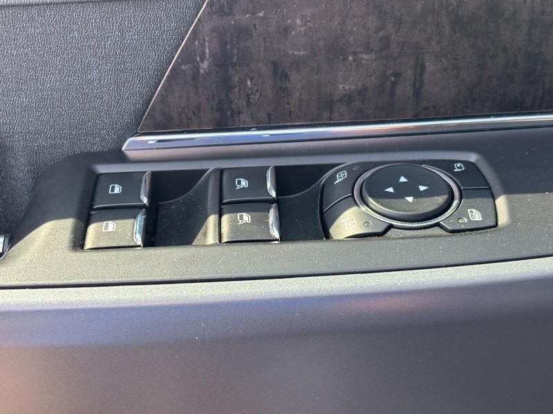 Ford F-150 Vehicle Full-screen Gallery Image 17