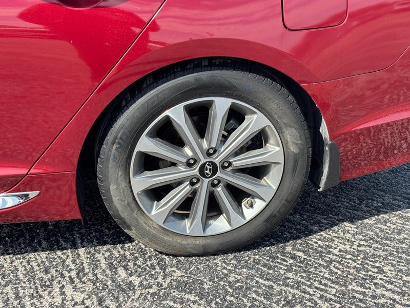 Hyundai Sonata Vehicle Image 11