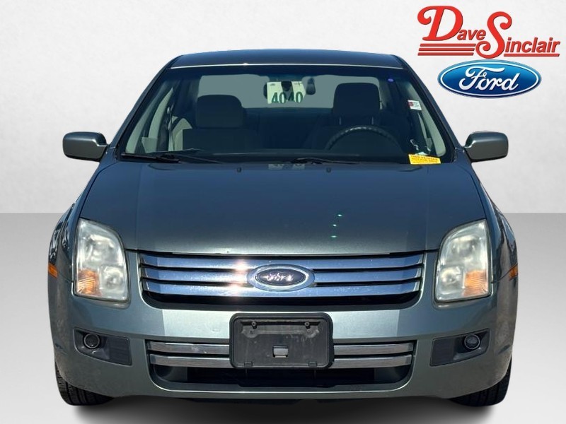 Ford Fusion Vehicle Full-screen Gallery Image 02
