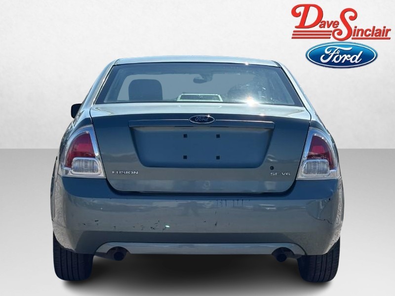 Ford Fusion Vehicle Full-screen Gallery Image 07