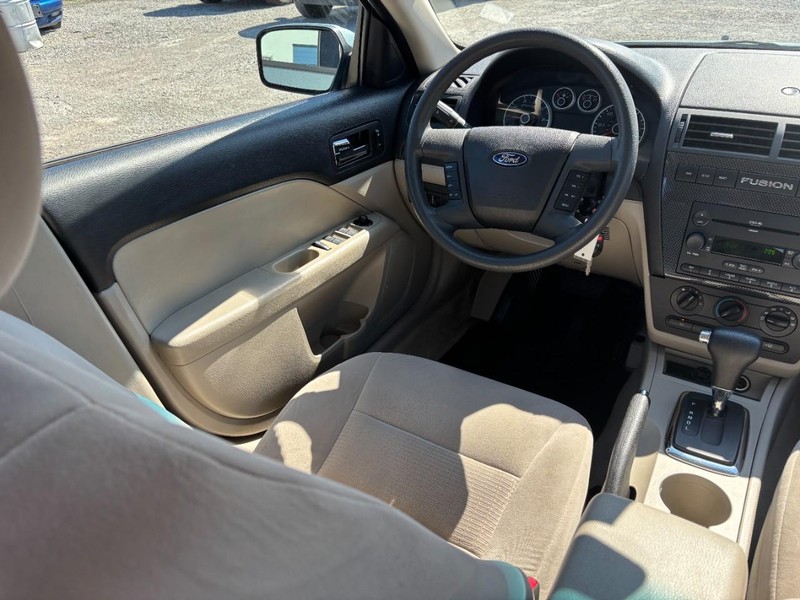 Ford Fusion Vehicle Full-screen Gallery Image 13