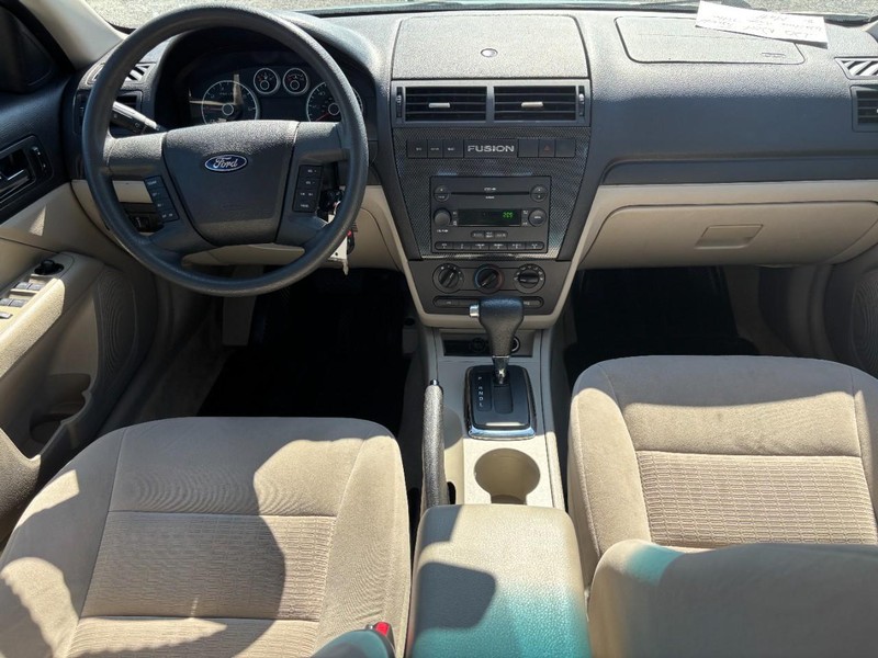 Ford Fusion Vehicle Full-screen Gallery Image 14