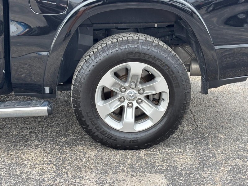 Ram 1500 Vehicle Full-screen Gallery Image 11