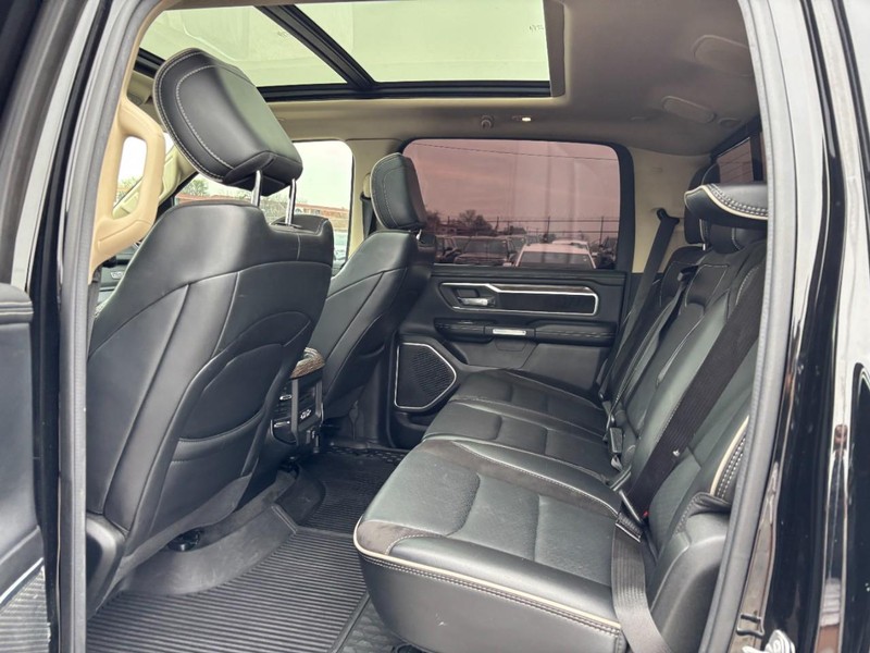 Ram 1500 Vehicle Full-screen Gallery Image 12