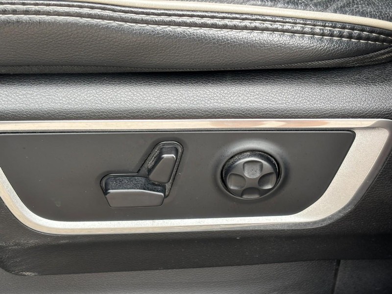 Ram 1500 Vehicle Full-screen Gallery Image 16