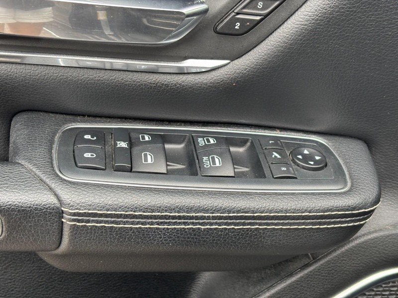 Ram 1500 Vehicle Full-screen Gallery Image 17