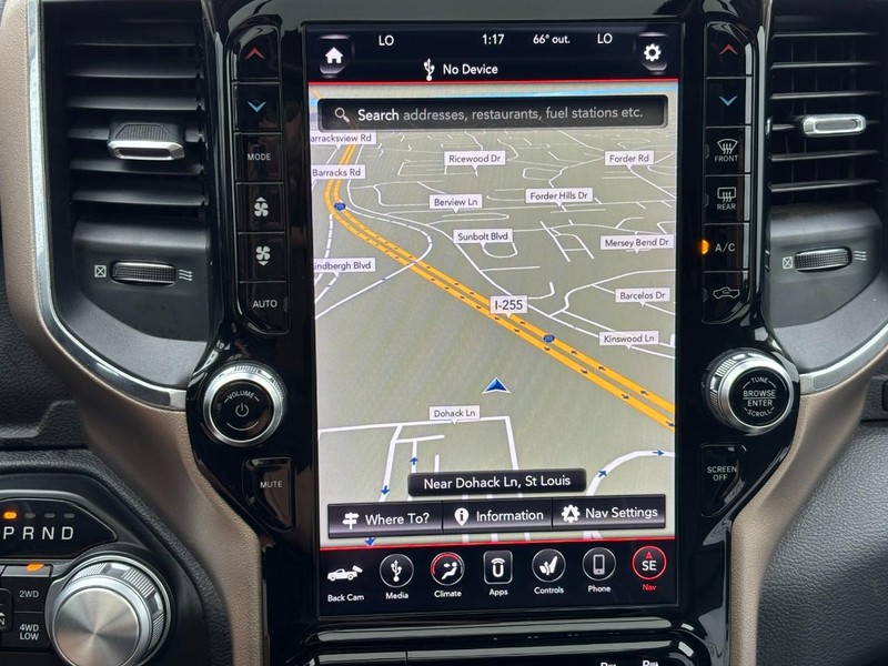 Ram 1500 Vehicle Full-screen Gallery Image 22