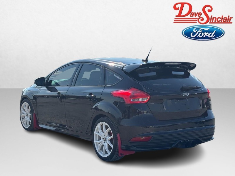 Ford Focus Vehicle Image 09