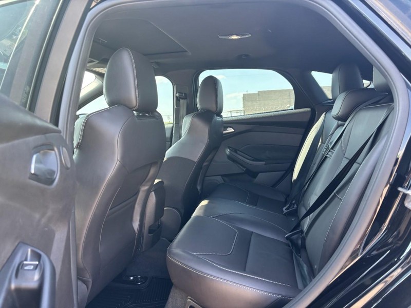 Ford Focus Vehicle Image 12