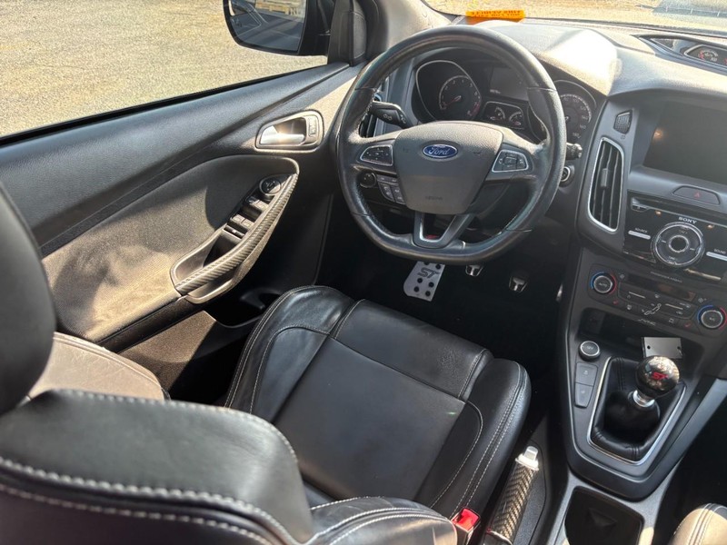 Ford Focus Vehicle Image 13