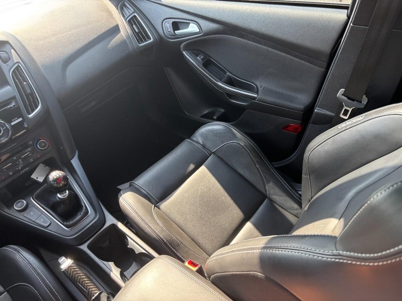 Ford Focus Vehicle Image 15