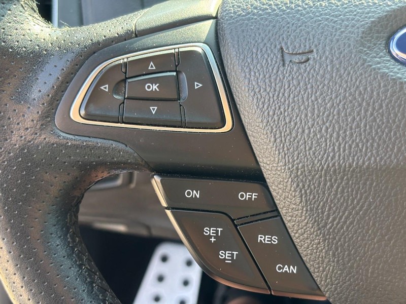 Ford Focus Vehicle Image 18