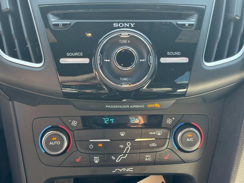 Ford Focus Vehicle Image 23