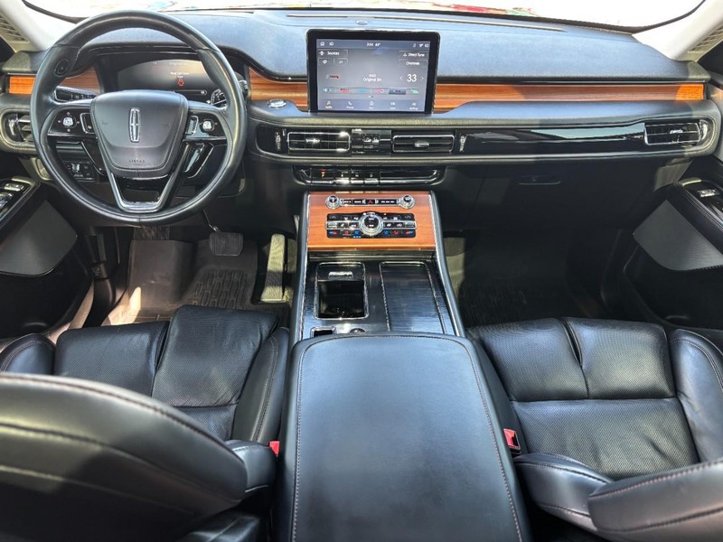 Lincoln Aviator Vehicle Image 15