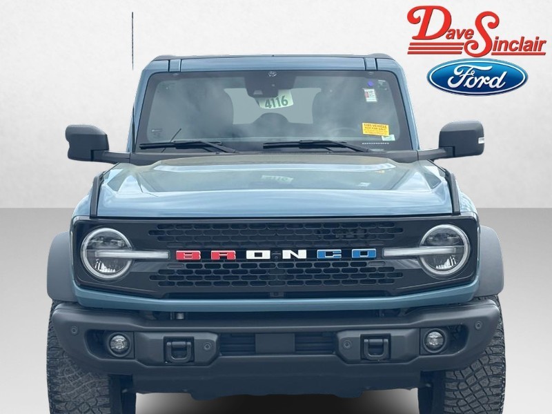 Ford Bronco Vehicle Full-screen Gallery Image 02
