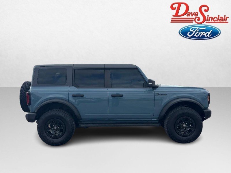Ford Bronco Vehicle Full-screen Gallery Image 05