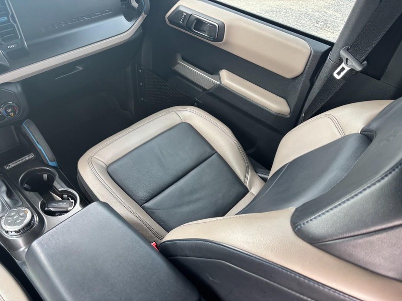 Ford Bronco Vehicle Full-screen Gallery Image 15