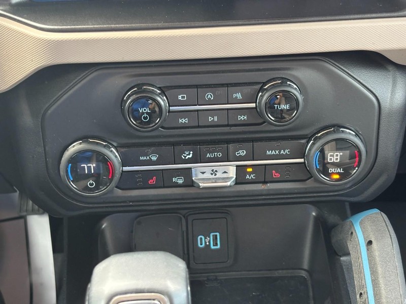 Ford Bronco Vehicle Full-screen Gallery Image 23