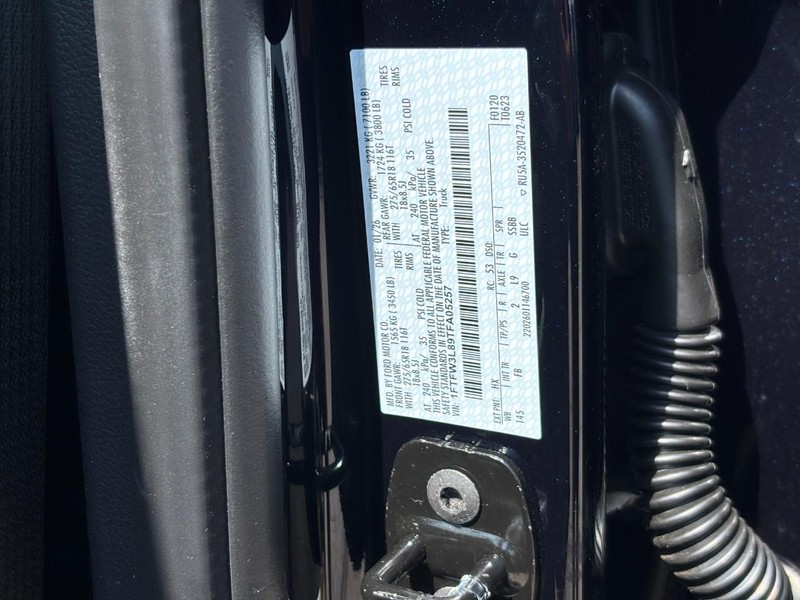 Ford F-150 Vehicle Full-screen Gallery Image 26