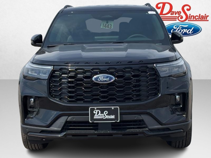 Ford Explorer Vehicle Full-screen Gallery Image 02