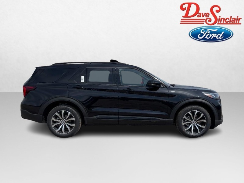 Ford Explorer Vehicle Full-screen Gallery Image 05