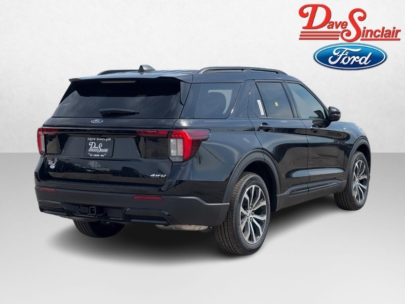 Ford Explorer Vehicle Full-screen Gallery Image 07