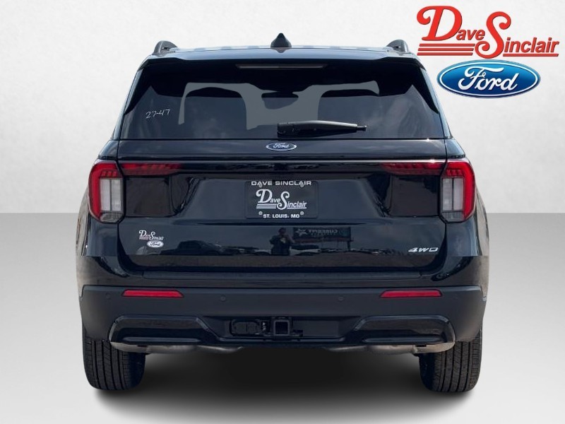 Ford Explorer Vehicle Full-screen Gallery Image 08