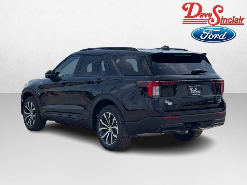 Ford Explorer Vehicle Full-screen Gallery Image 09