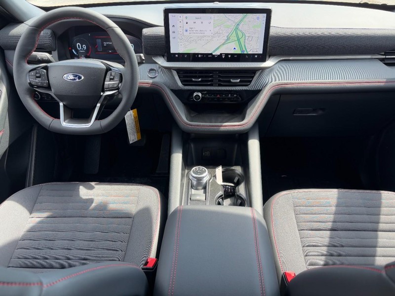 Ford Explorer Vehicle Full-screen Gallery Image 14