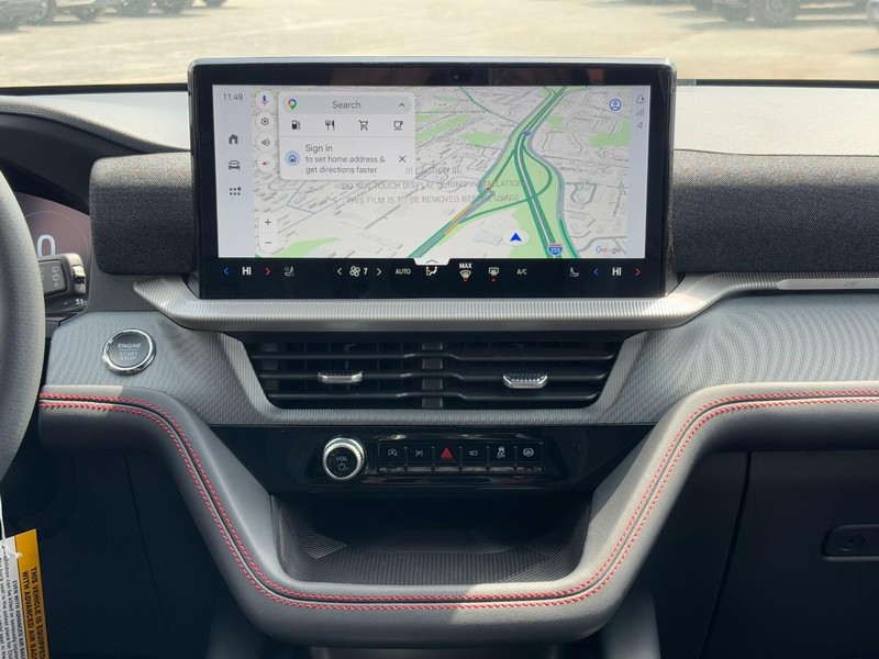 Ford Explorer Vehicle Full-screen Gallery Image 16
