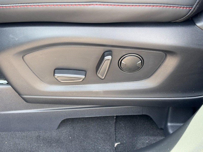 Ford Explorer Vehicle Full-screen Gallery Image 18