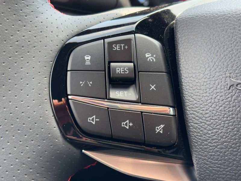 Ford Explorer Vehicle Full-screen Gallery Image 20