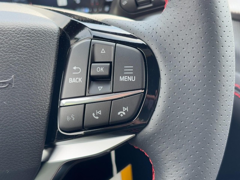 Ford Explorer Vehicle Full-screen Gallery Image 21