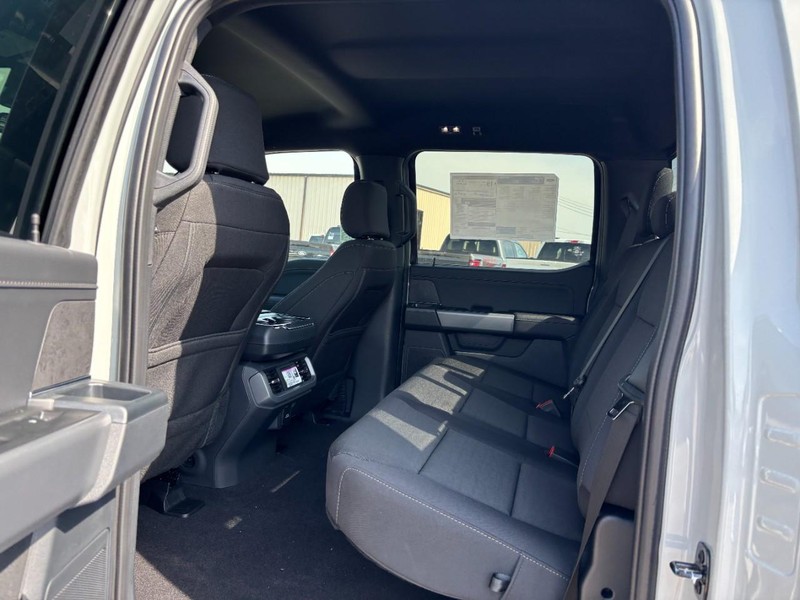 Ford F-150 Vehicle Full-screen Gallery Image 12