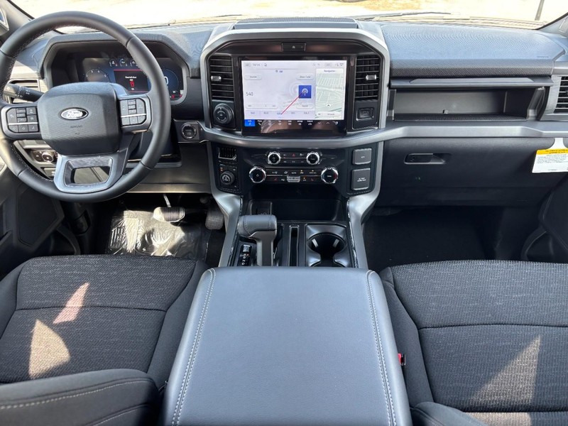 Ford F-150 Vehicle Full-screen Gallery Image 14