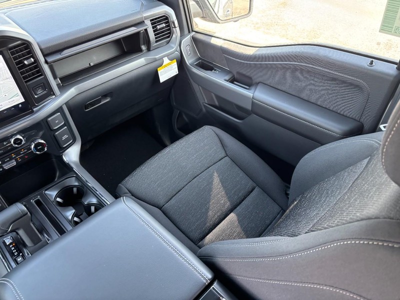 Ford F-150 Vehicle Full-screen Gallery Image 15