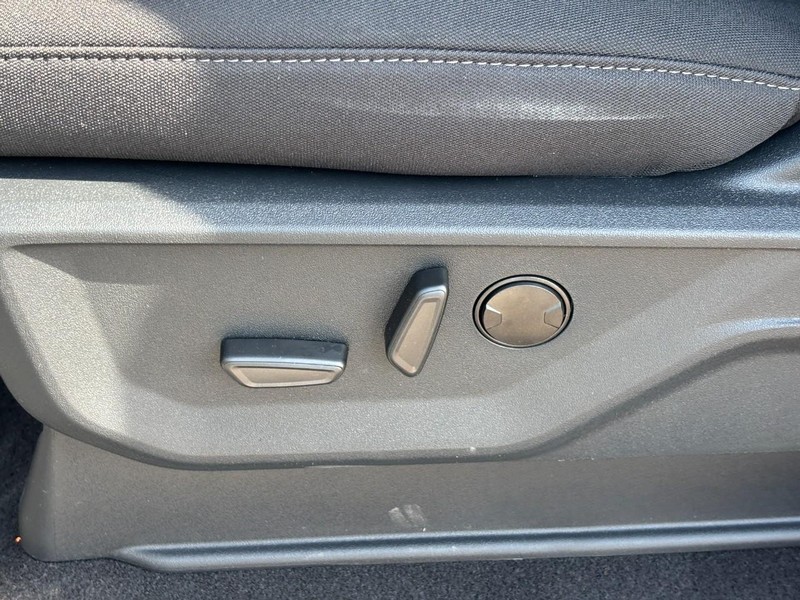 Ford F-150 Vehicle Full-screen Gallery Image 16