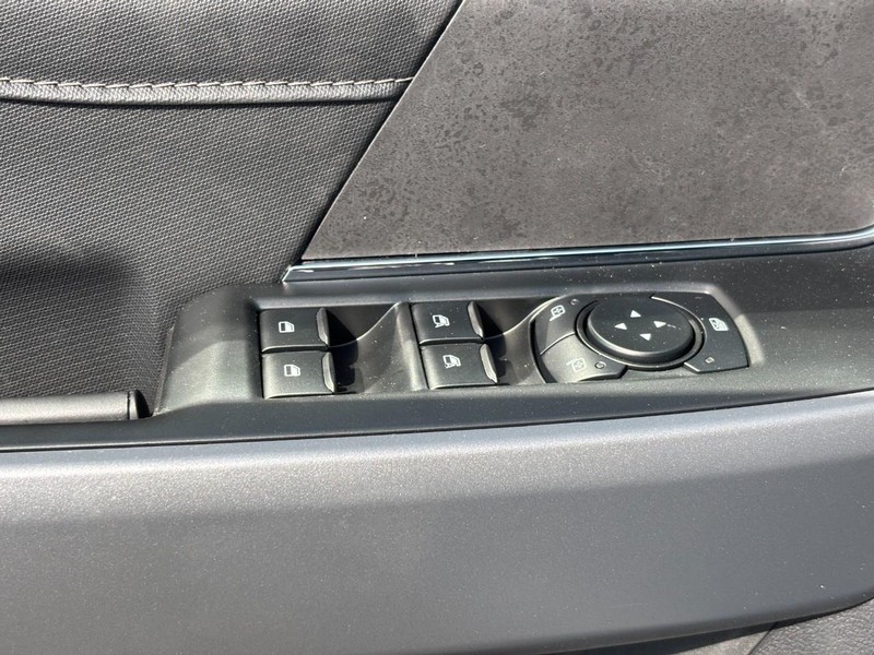 Ford F-150 Vehicle Full-screen Gallery Image 17