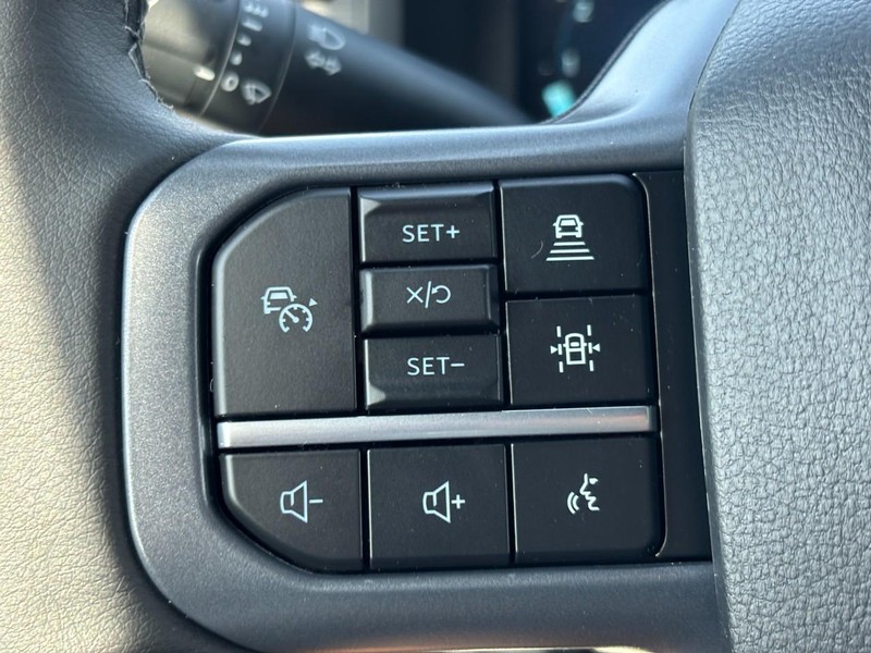 Ford F-150 Vehicle Full-screen Gallery Image 18