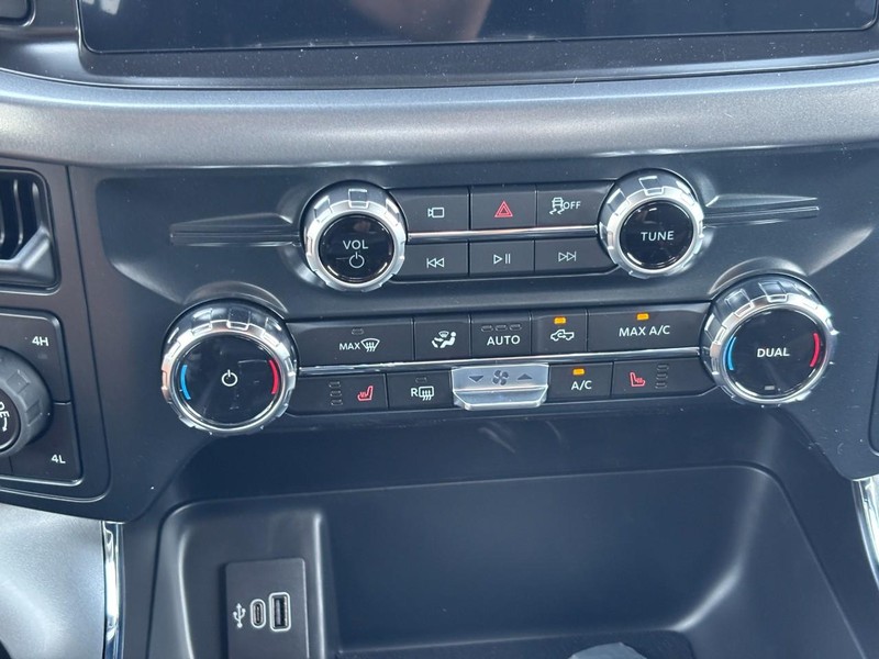 Ford F-150 Vehicle Full-screen Gallery Image 23