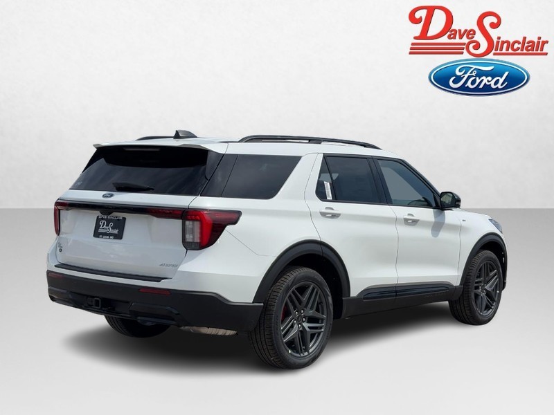 Ford Explorer Vehicle Full-screen Gallery Image 07